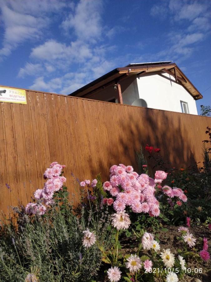 Nestg Guest House Pilipets Екстериор снимка