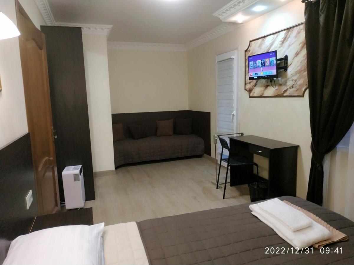 Nestg Guest House Pilipets Екстериор снимка