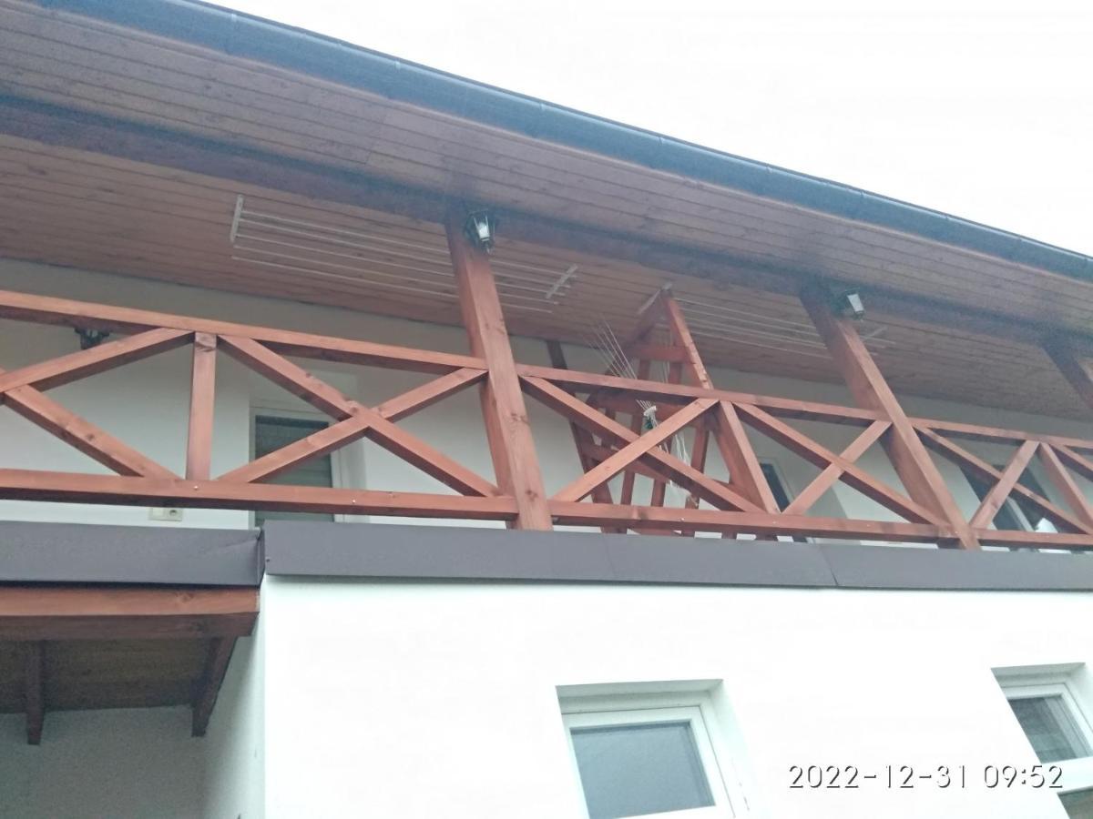 Nestg Guest House Pilipets Екстериор снимка