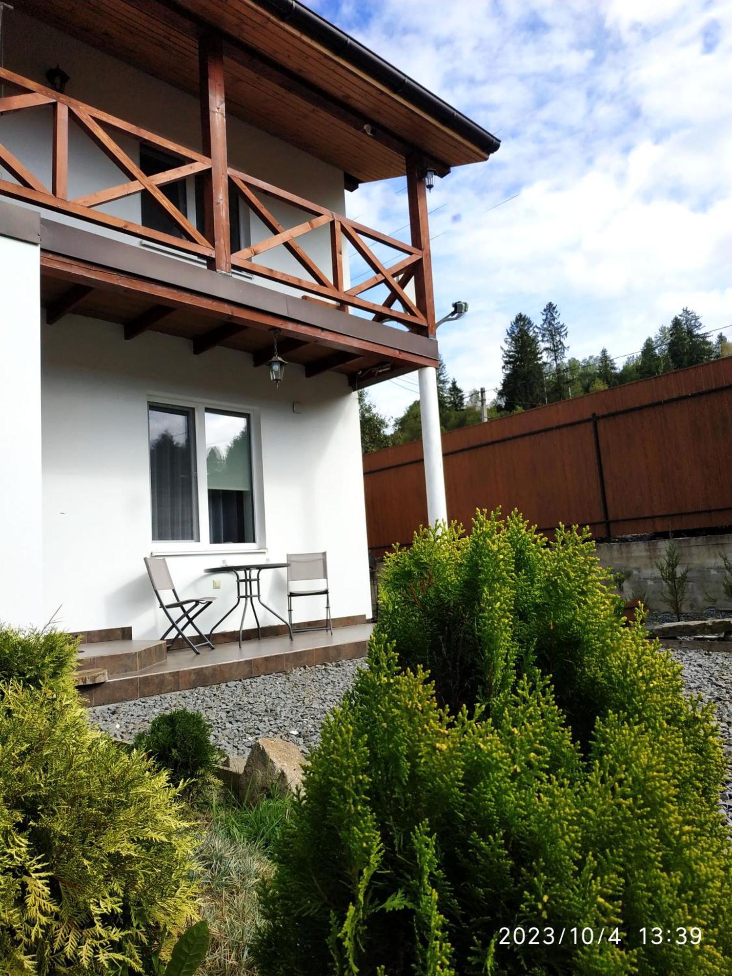 Nestg Guest House Pilipets Екстериор снимка